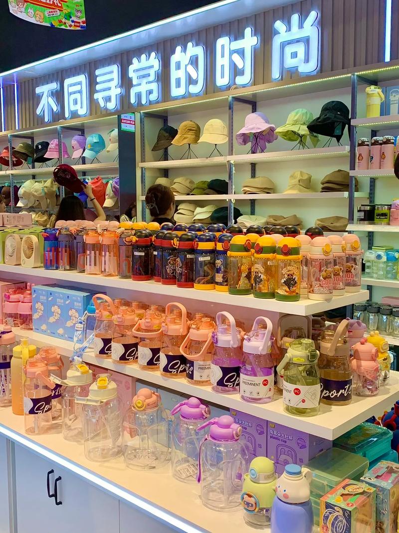 義烏小商品集合店落戶濱江道，醫用帖劑熱銷中